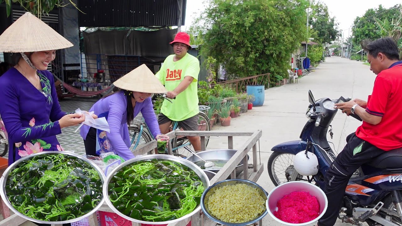 Trời Nắng Nóng Hai Chị Em Đẩy Xe Sương Sâm Bánh Lọt bán cho Bà Con Giải Nhiệt Ai Cũng Thích |HQ#1539