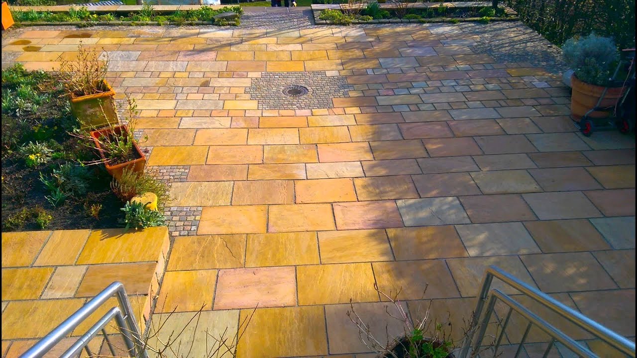 Terrasse, Balkon, Pflaster Naturstein, reinigen. Moos und Gr&uuml;nbelag behandeln.