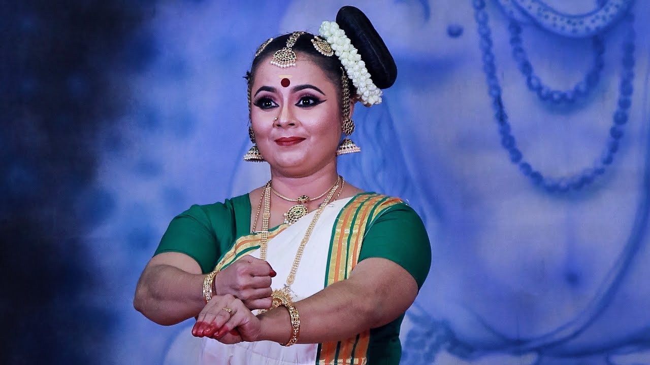 Girirajasutathanaya.... Ganapathi sthuthi in Mohiniyattam by Kalamandalam Dr. Nikhila Vinod.