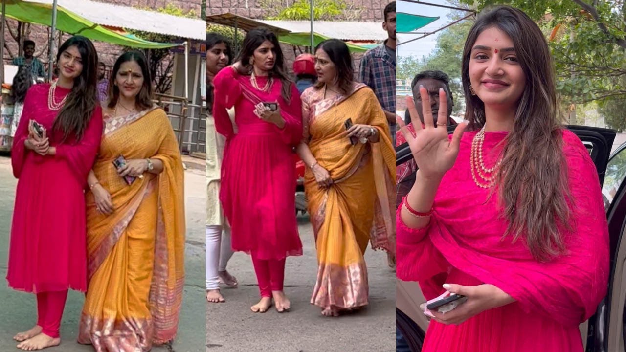 Actress Sree Leela and Her Mother Spotted @ Jubilee Hills Peddamma Temple | Manastars