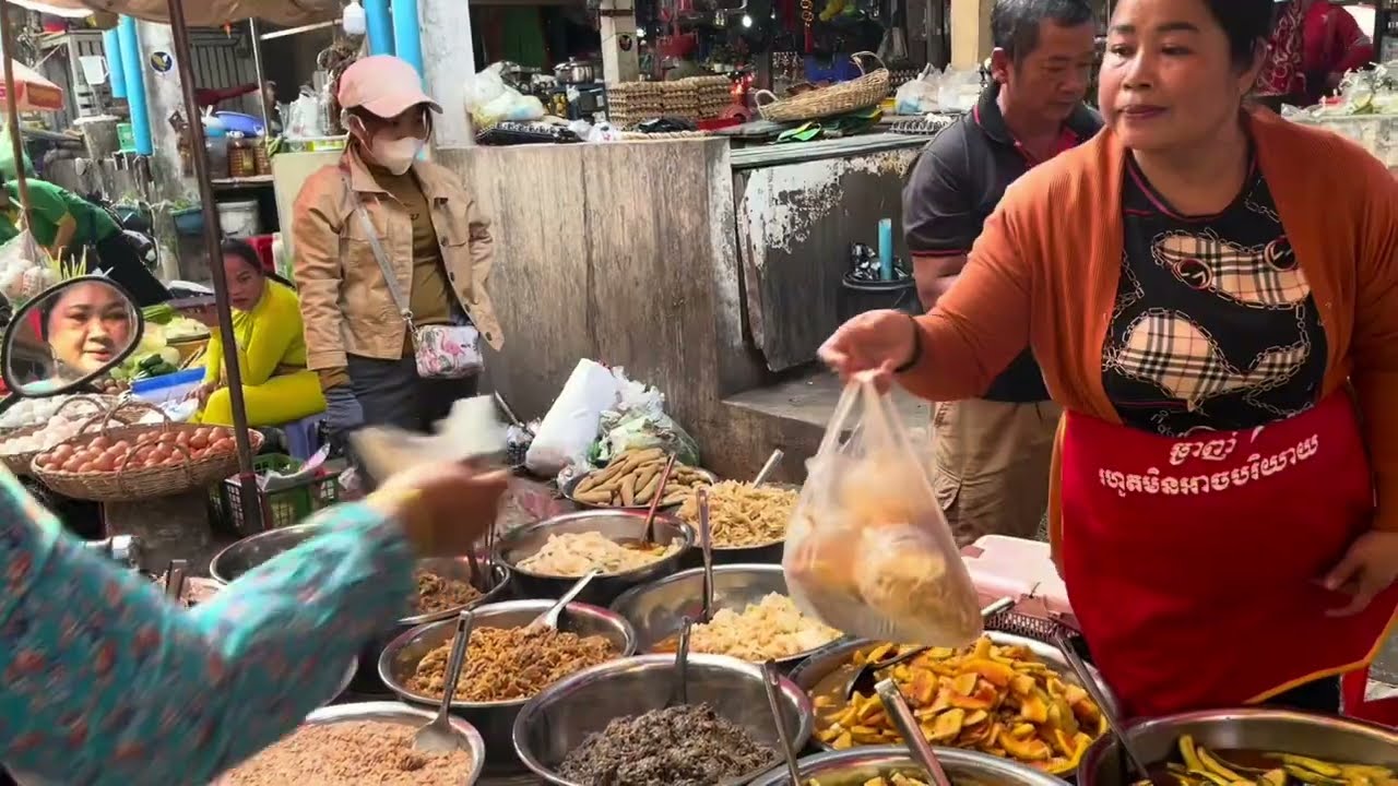 Doeum Kralanh Market, the largest seller of raw and cooked food in Siem Reap, Cambodia