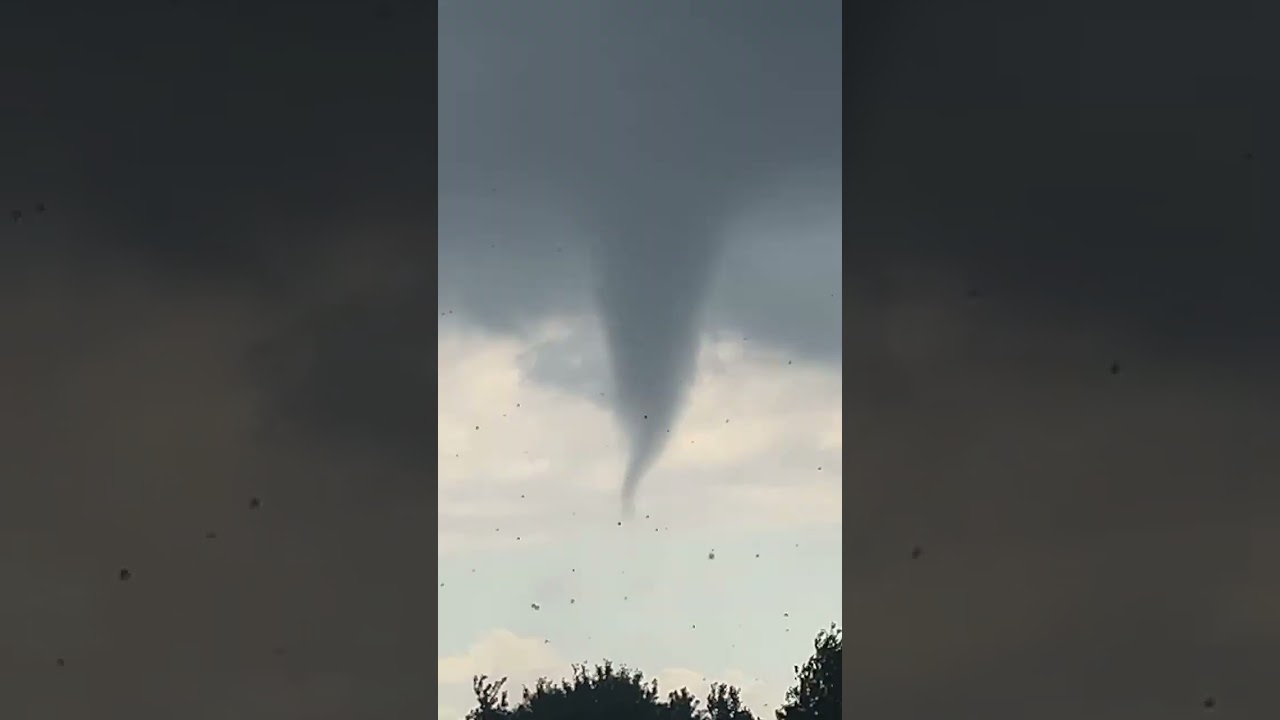 Funnel cloud spotted during tornado warning in Minnesota
