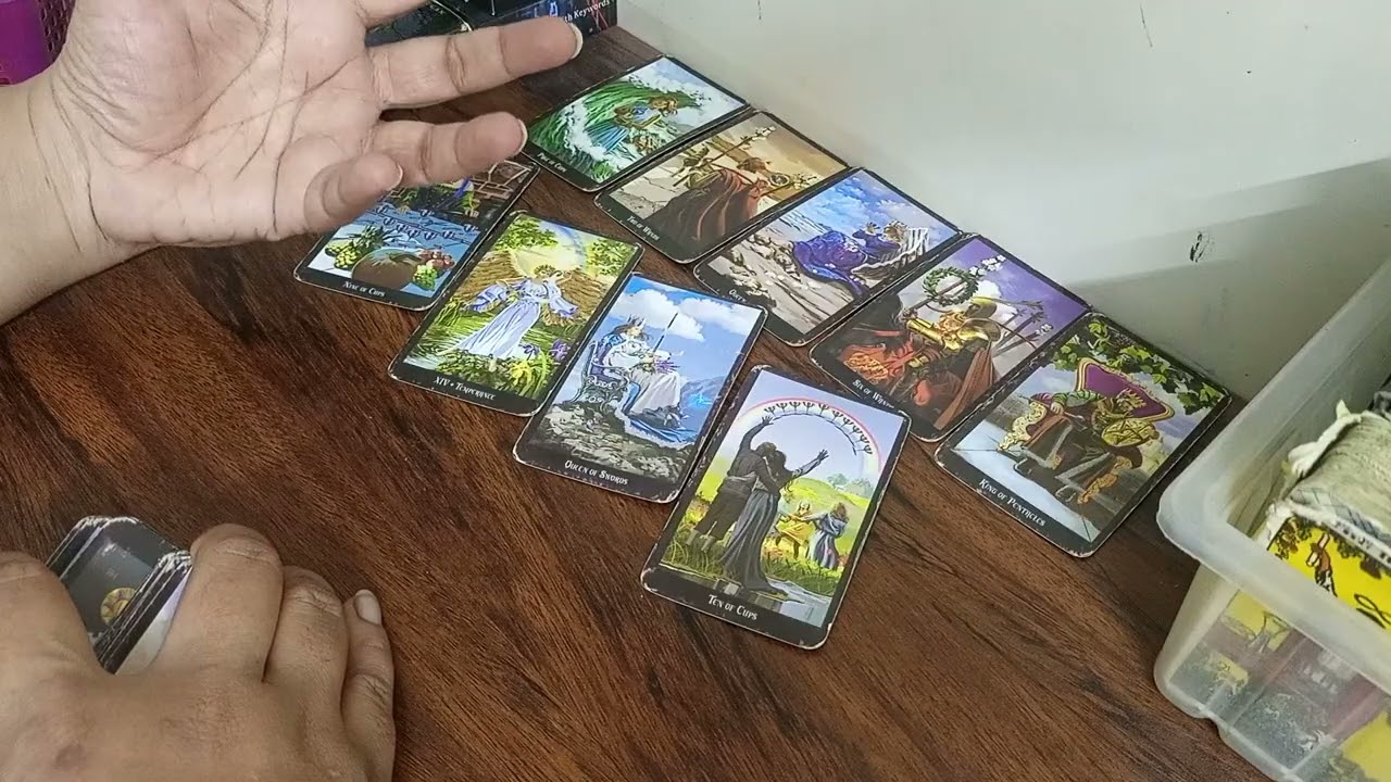 🥰WHO IS MISSING YOU AND WHY 🥰 HINDI-URDU TAROT 💖#missingyou#highpriestess7777 #tarot #tarotreading