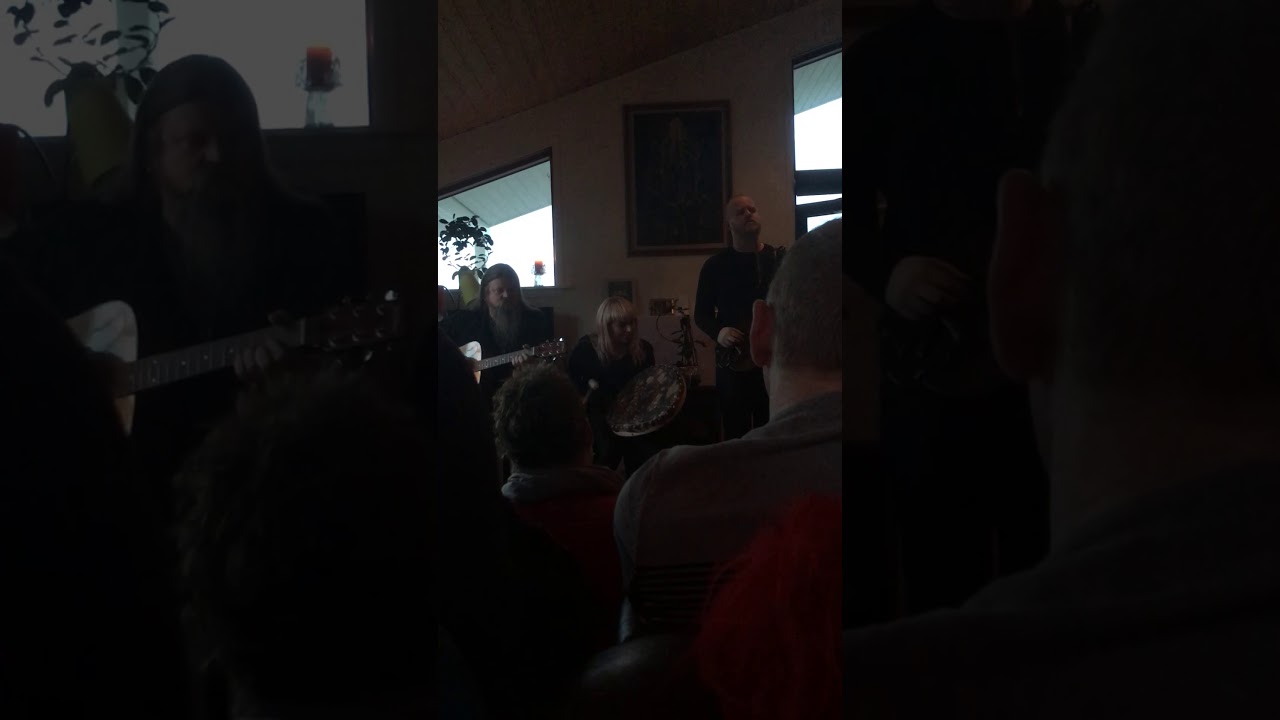 Einar Selvik & Eiv&oslash;r P&aacute;lsd&oacute;ttir & Ivar Bj&oslash;rnson - Um heilage fjell LIVE