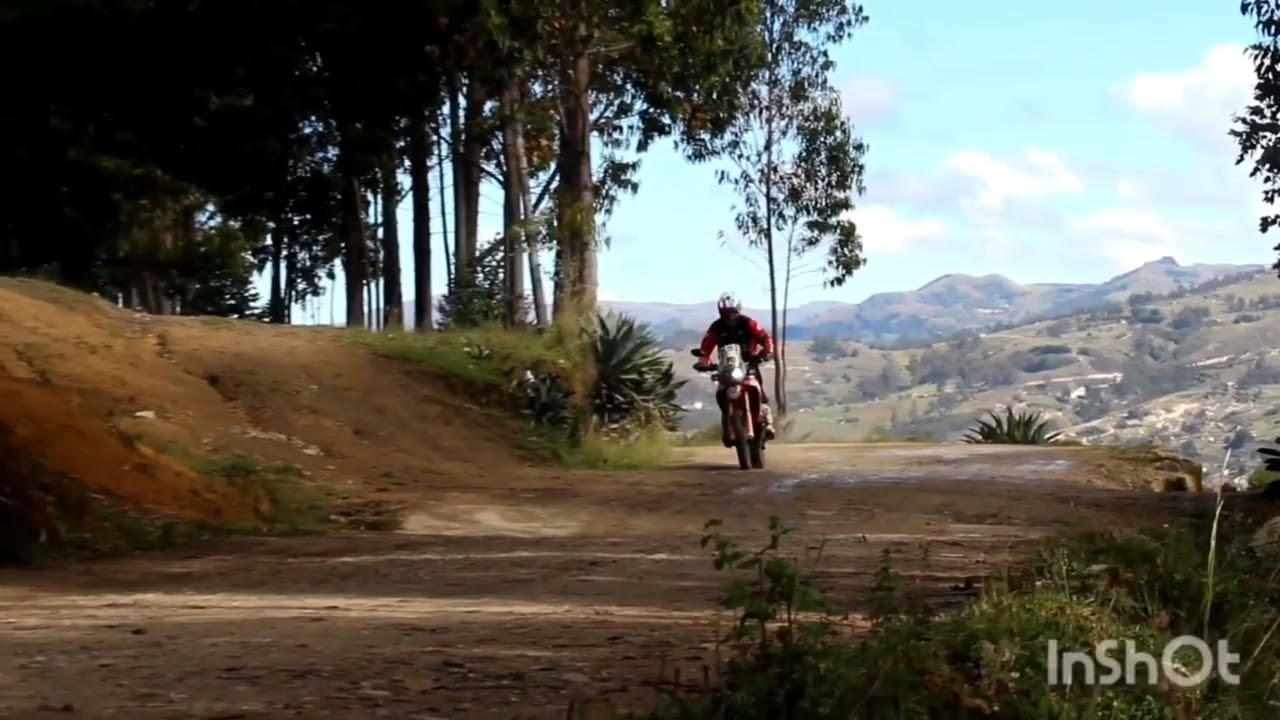 Honda CRF 250 RALLY en acci&oacute;n / off road