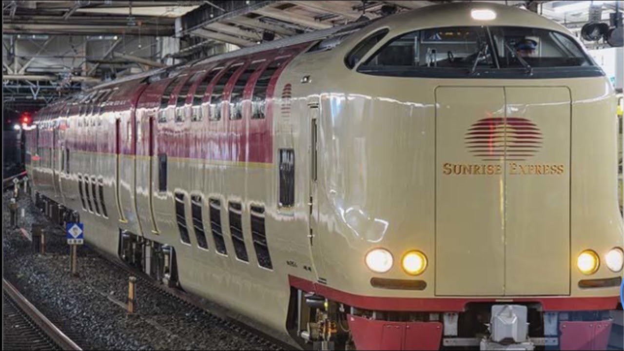 深夜の浜松駅ホームよりサンライズ号のお見送りするばい✨