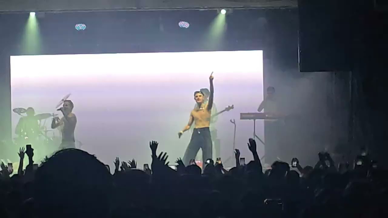 Cono hielo | outro - CA7RIEL & Paco Amoroso (Live - Sala del Museo del Carnaval 2024)