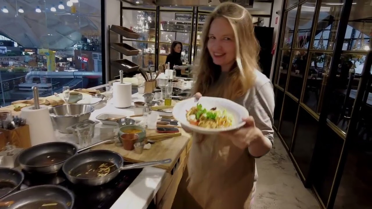 Готовлю удон и том ям в на мастер классе ginza project cookery в Москве 🫶🏼💛