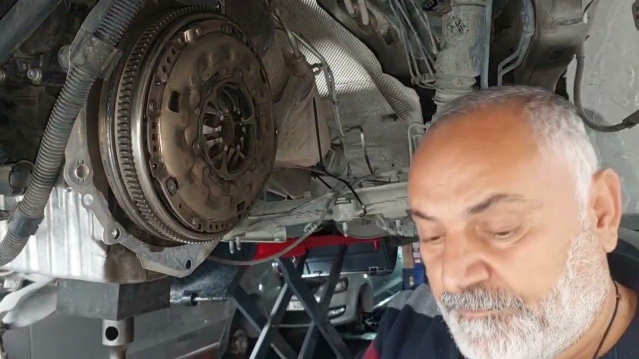 Kurtarıcı ile gelecekti,çalışarak geldi. İSTANBUL E5 trafiğine bakın nasıl çözüm buldum‼️