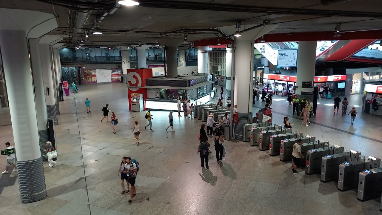 ESTACION ATOCHA DE MADRID POR DENTRO INCLUIDO EL TREN AVE.