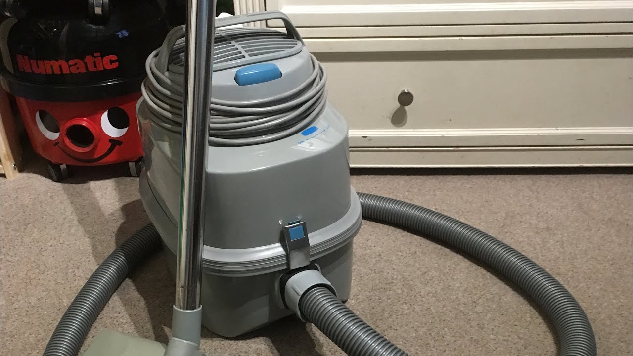 Vintage 1980’s nilfisk gs90 vacuum unboxing and first look
