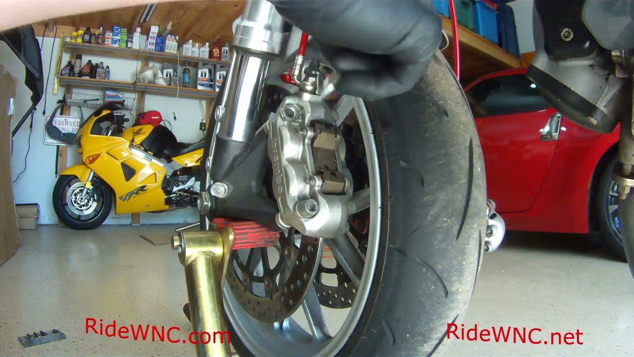 Замена передней шины Ducati Monster M1100 2009 года, 12734 мили