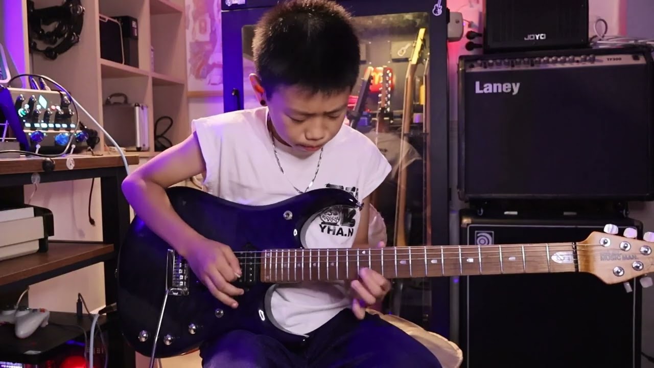 🎸 11-Year-Old KID SHREDS 