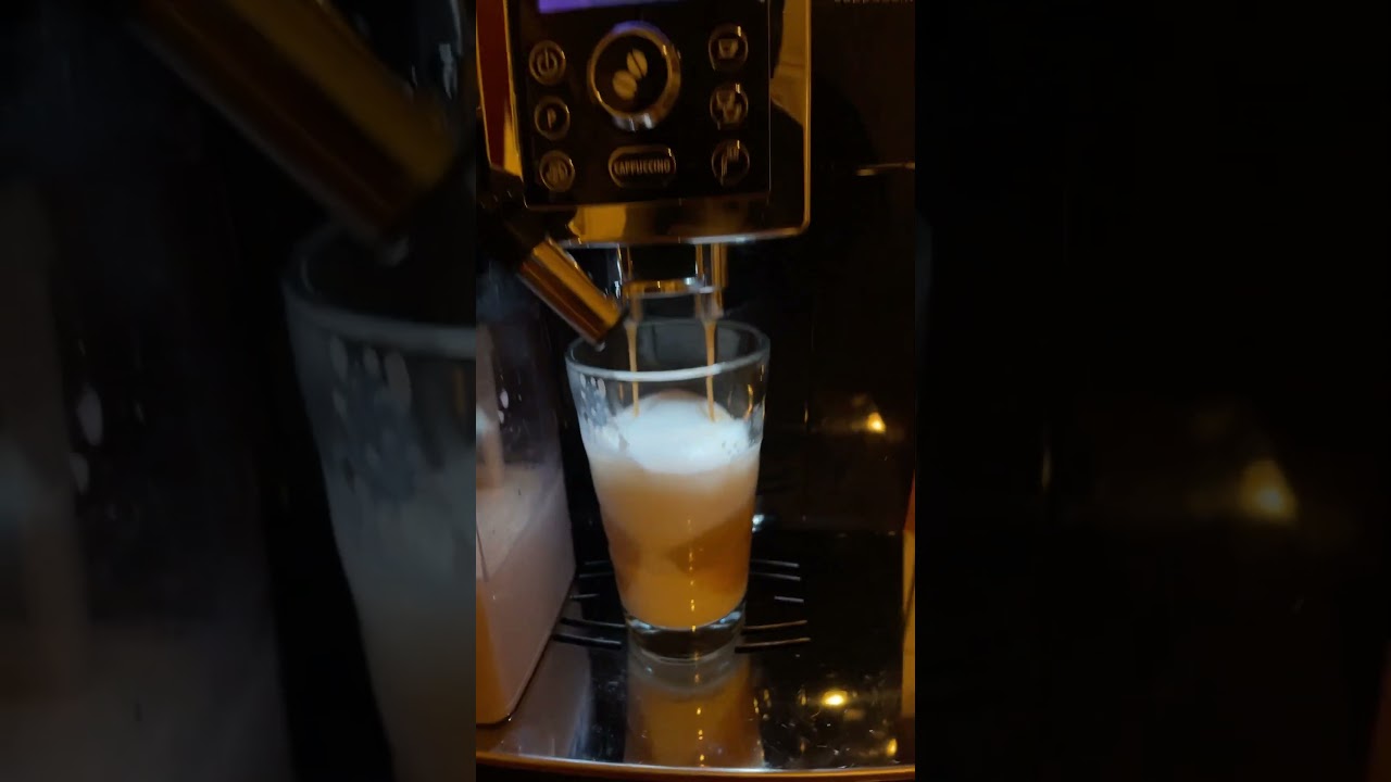 Delonghi Cappuccino caf&eacute; making