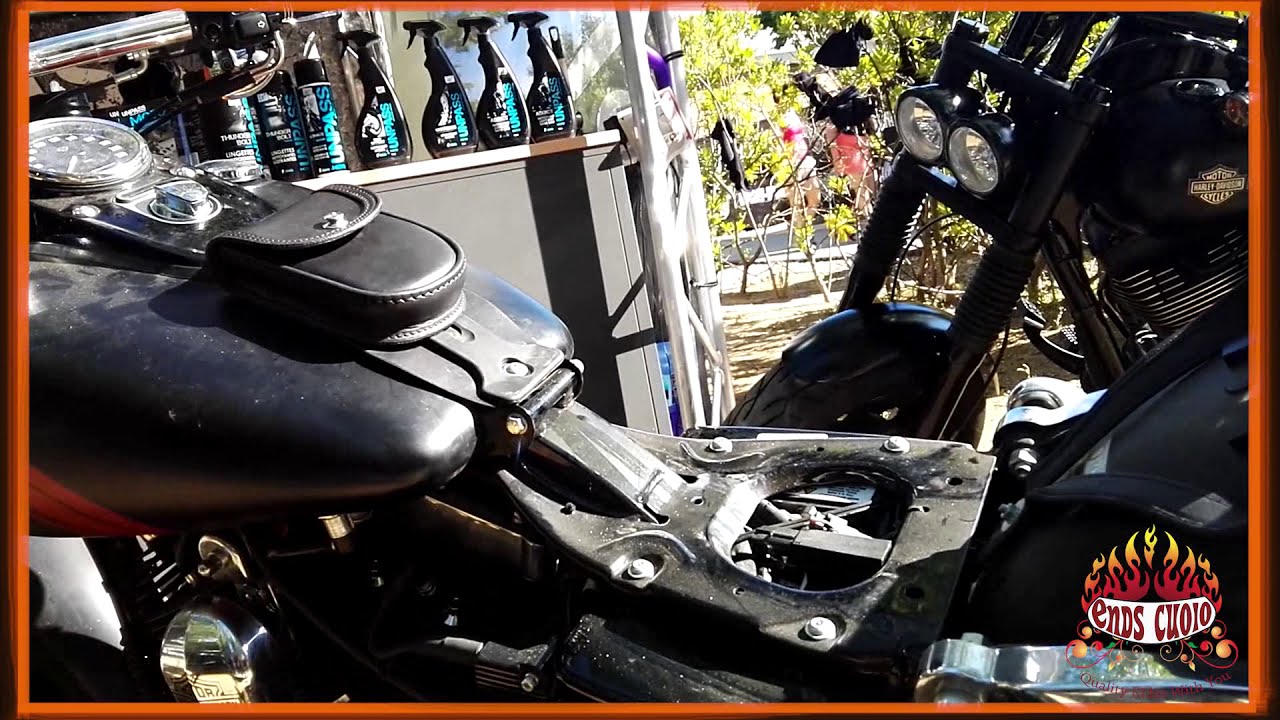 Harley-Davidson&reg; DYNA&reg; Fat Bob&reg; - Deatachable Leather Tank Bag Installation Guide - ENDS CUOIO