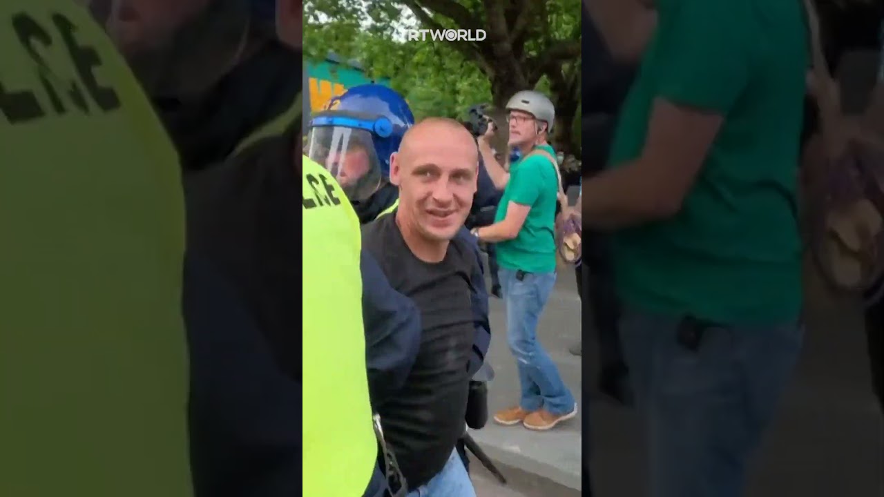 Far-right protesters clash with British police in Bristol
