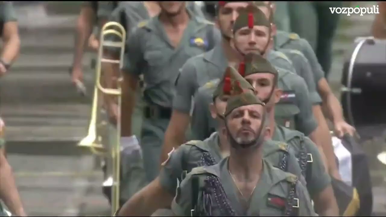 Desfila 'Killo', la cabra de la Legión