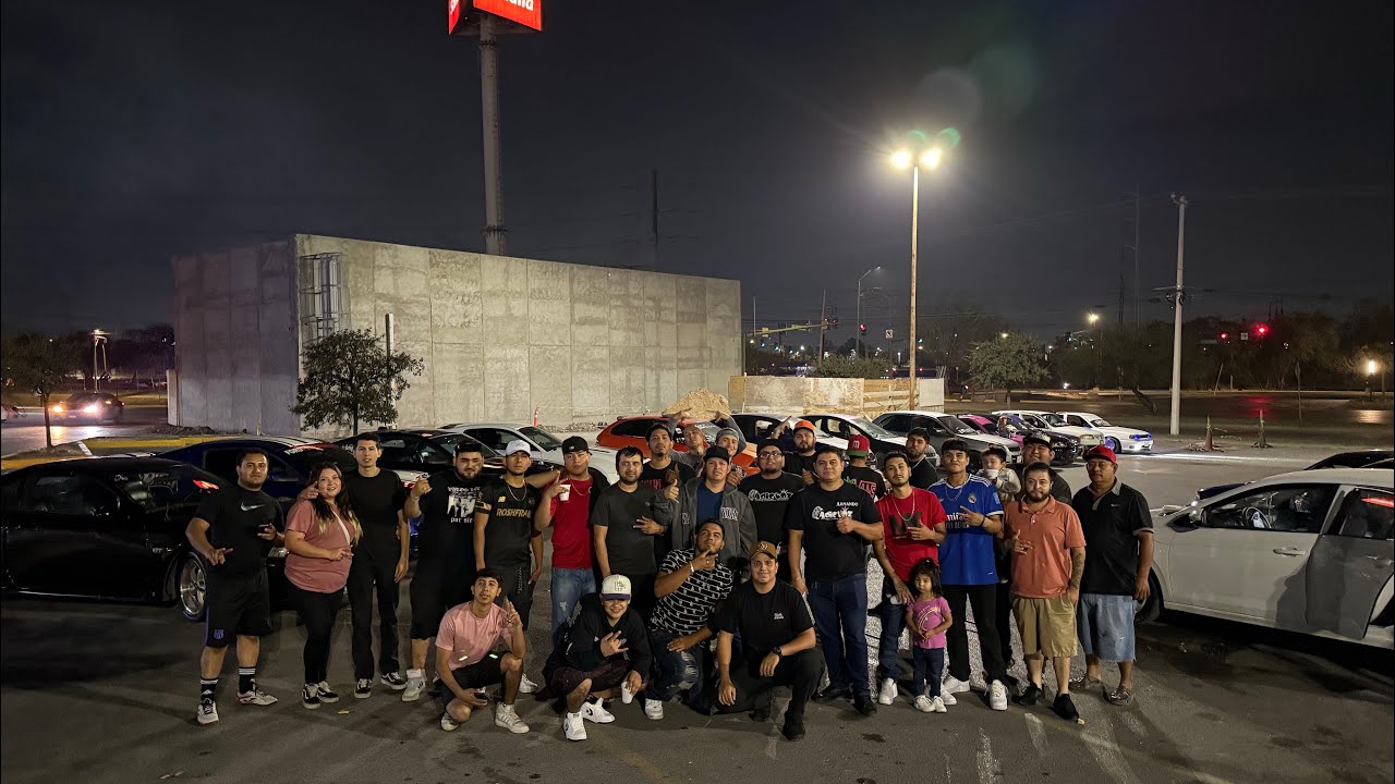 Lo que pasa en un club de carros 