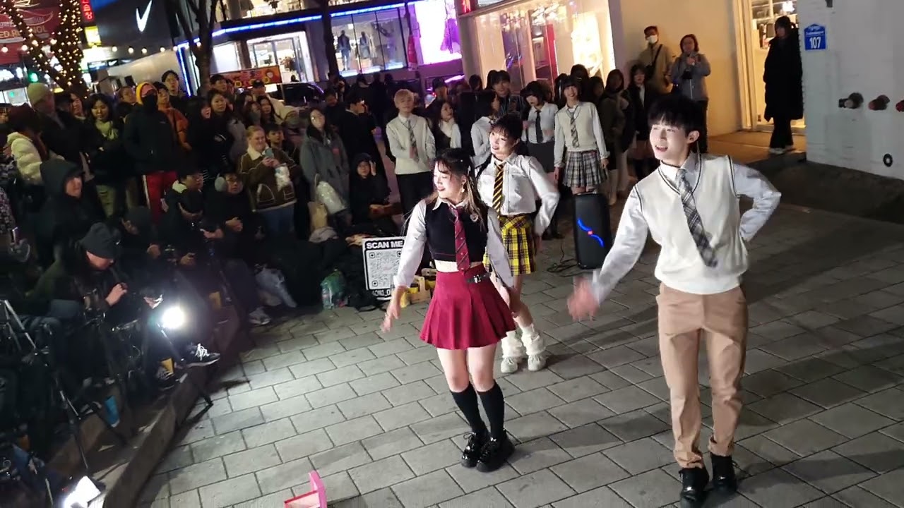 [STREET ARTIST] AON1, CHINESE STUDENT TEAM. WITH INFLUENCER GUEST. HONGDAE SHOW BUSKING. 240102.