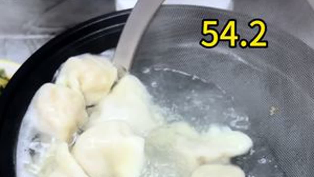 在东北下晚黑回家吃点饺子配点小酒吧#东北 #日常vlog #饺子 #远明老酒