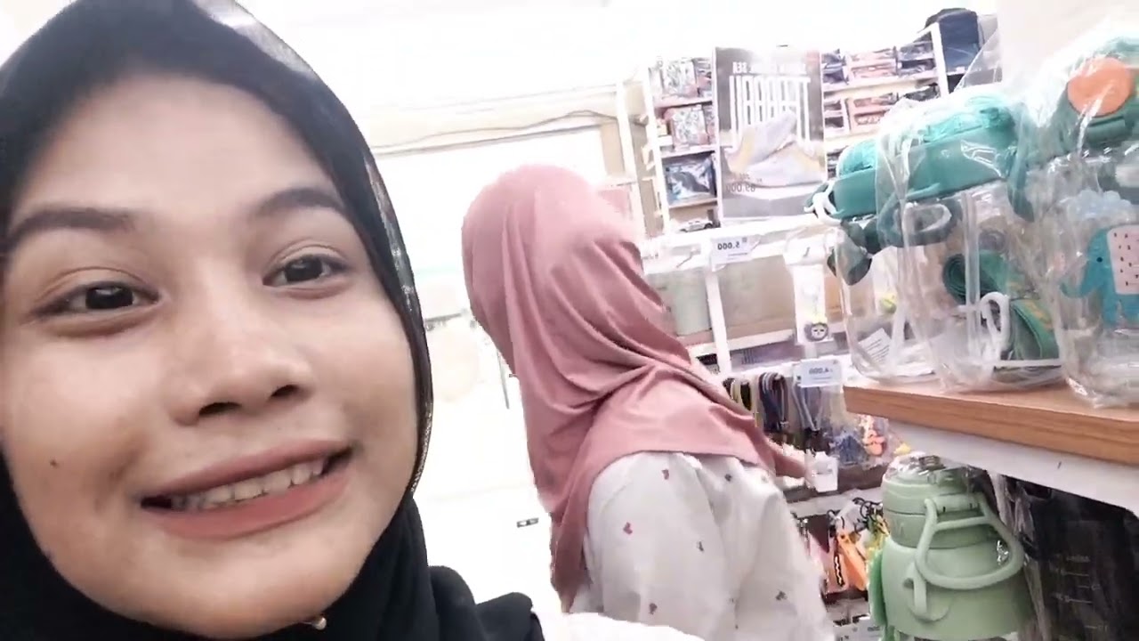 KESERUAN BELANJA BUAT UPRAK PKWU??WITH #WIDIA AND WIRDA