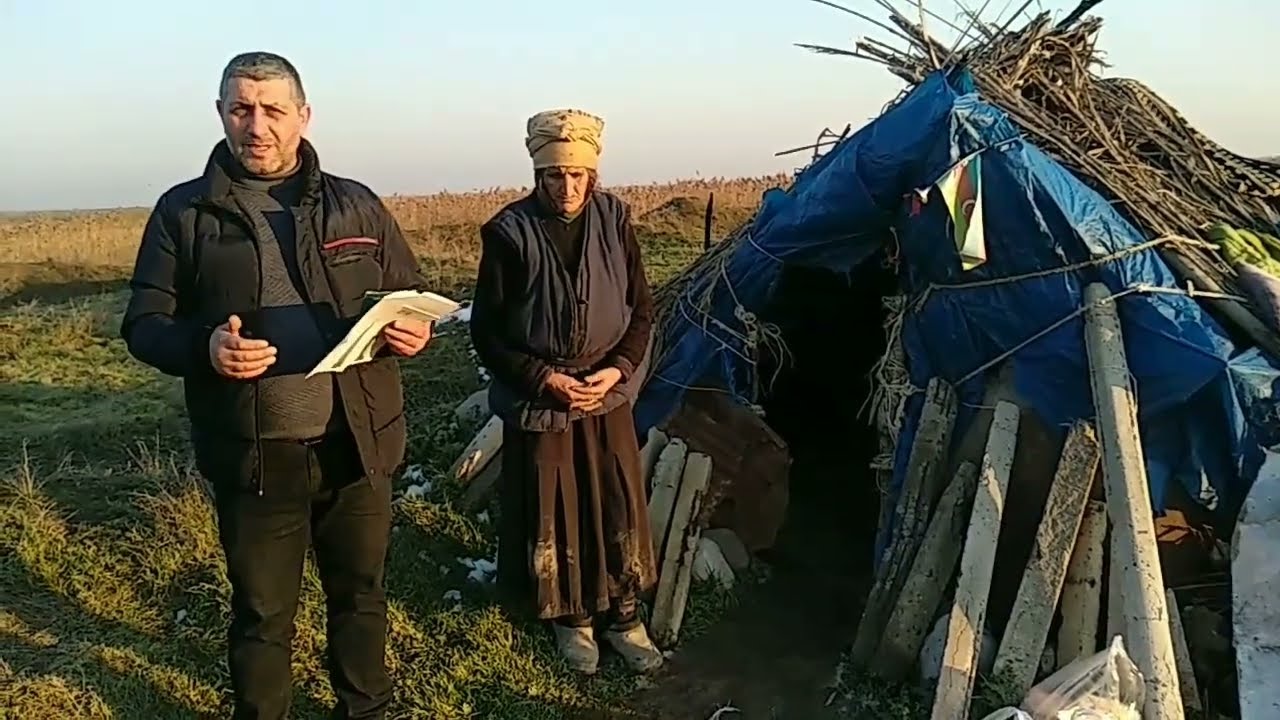 Ağsuda vəhşi heyvanların əhatəsində yaşayan tənha qadın