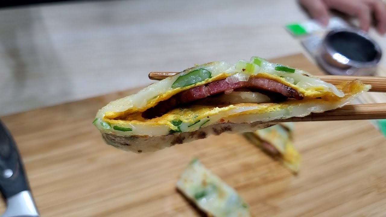 早餐時間 快速調粉漿 煎超厚培根古早味蛋餅 在家吃真方便｜乾杯小菜超日常