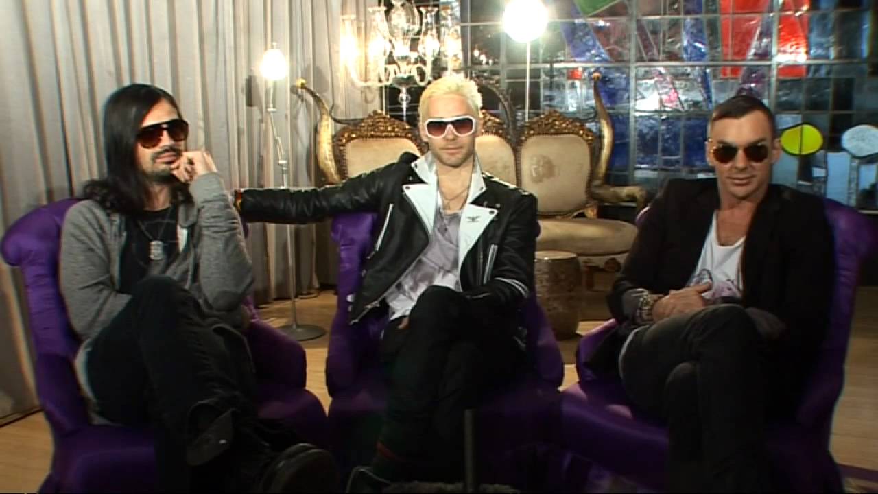 Tour bus secrets with 30 Seconds To Mars!