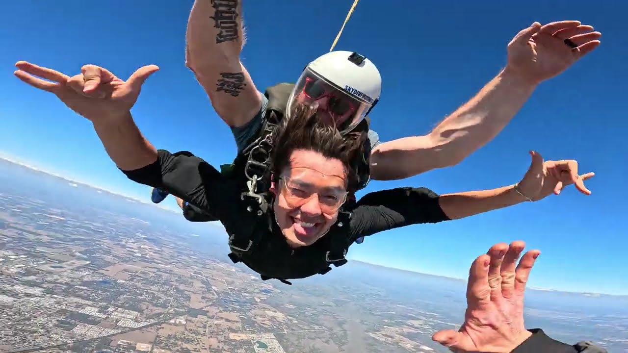 Tandem skydiving video w Travis skydiving in Zhills Florida