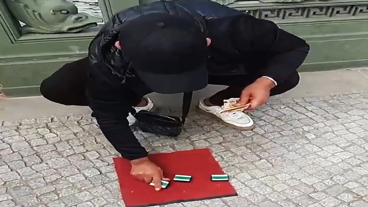 Streamer falls for a street scam... Livestream FAILS!