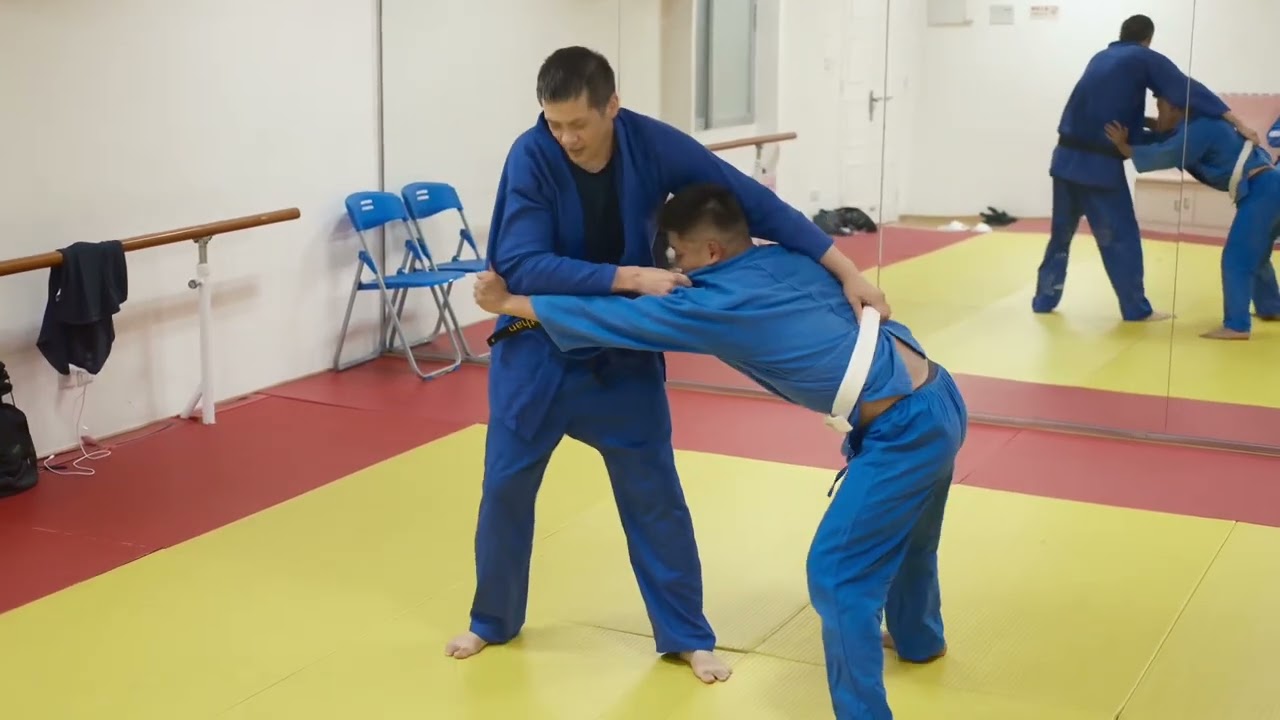 Over the back belt grip