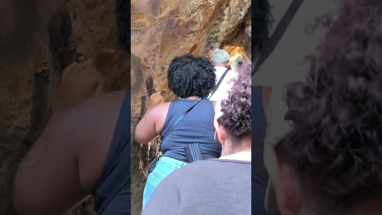 Subindo a escadaria  pra chegar no cruzeiro em bom jesus da Lapa Bahia 
