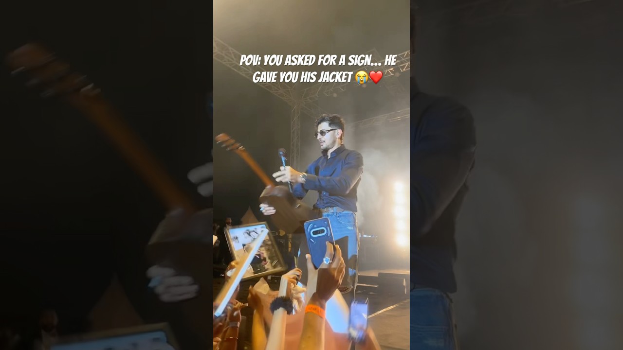 Darshan Raval Gave His Jacket To A Fan 😭❤️ | Live Concert Moment   #shorts #concert