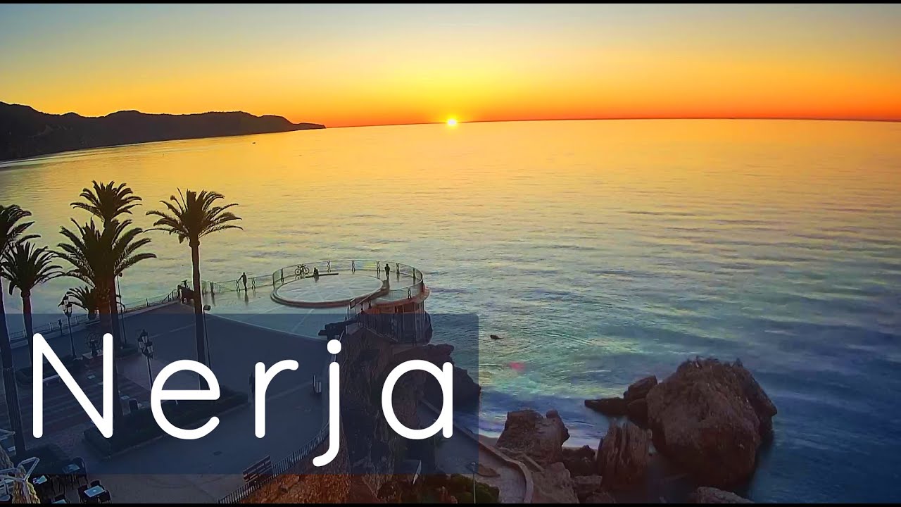 🔴 LIVE WEBCAM en Nerja - Balcón de Europa un mirador al final de una avenida rodeada de palmeras