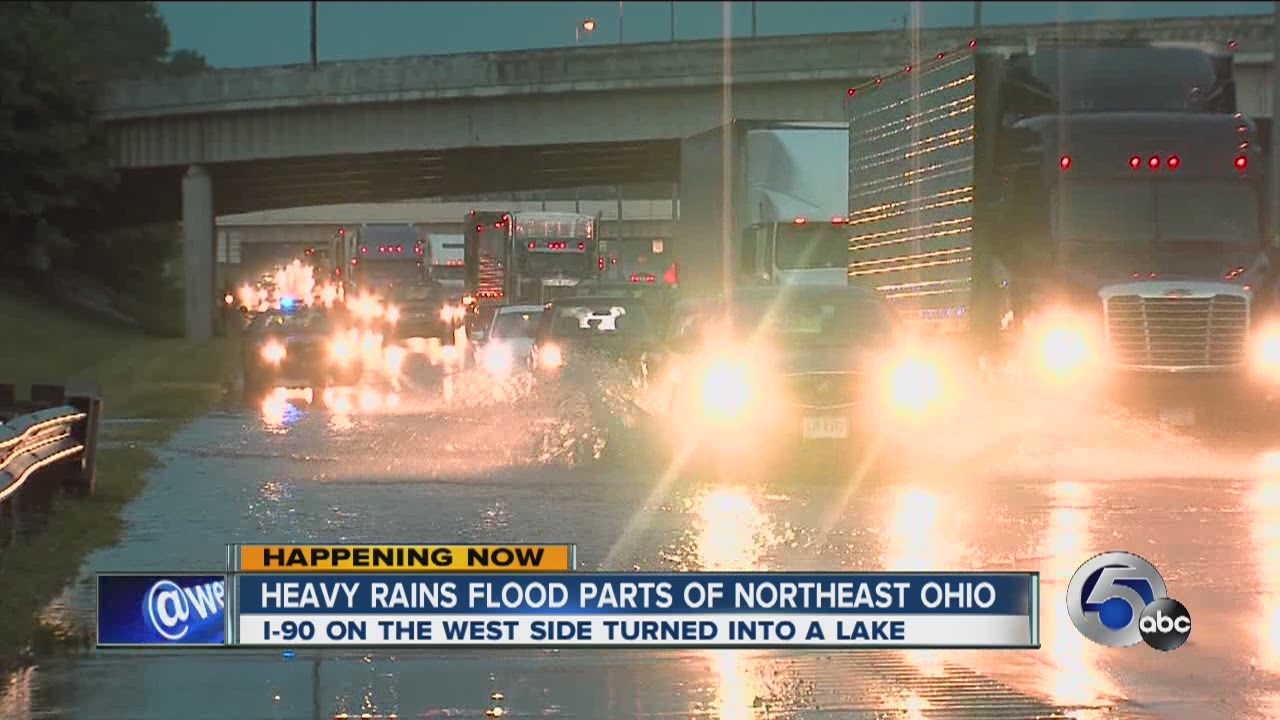 VIDEO: Drivers try to navigate flooded Interstate 90