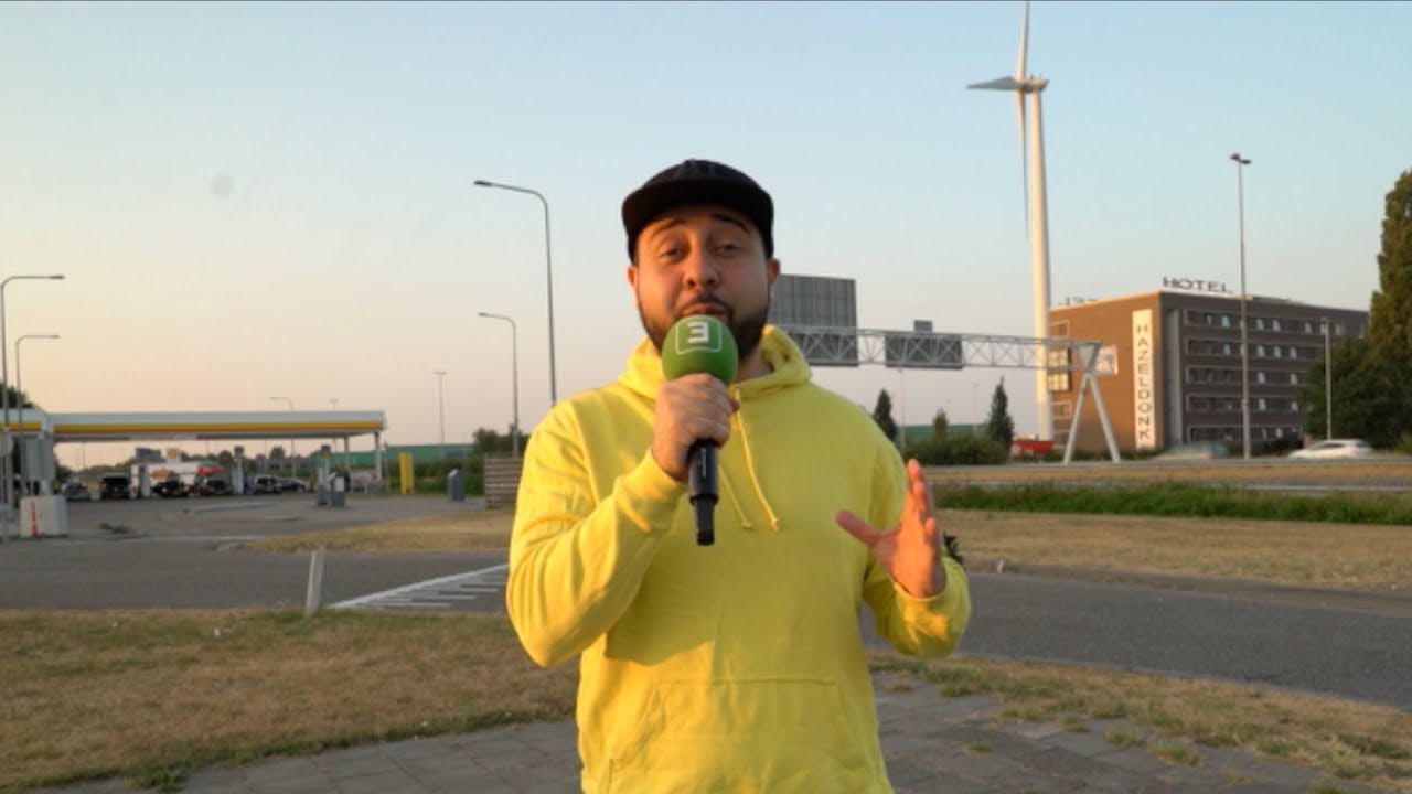 SALAHEDDINE ZWAAIT MAROKKAANSE VAKANTIEGANGERS UIT!