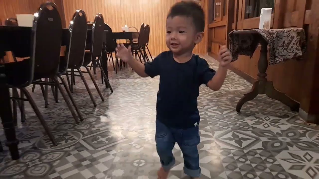 Nak..Nik..Nak..Nik BELAJAR JALAN .