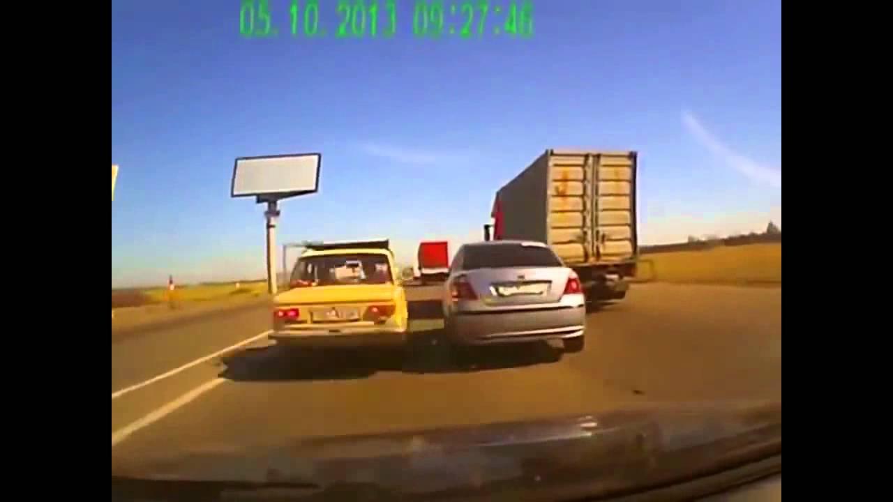 Car Crash Compilation # 414 Trap for cars or insidious hatches