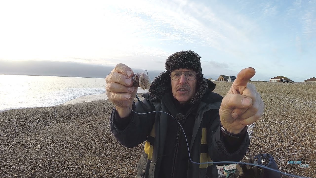 SOLO WINTER BEACH FISHING - INTO THE DARK