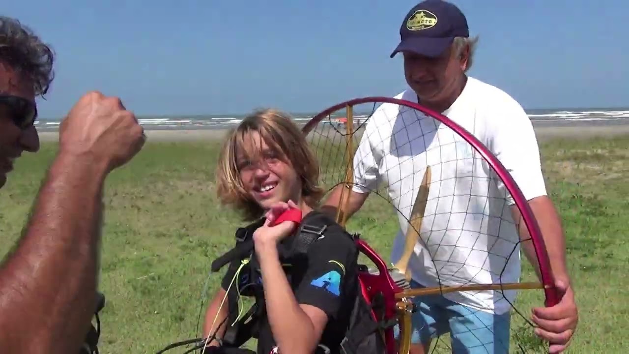 Meu primeiro voo de paramotor sozinho com 8 anos de idade...