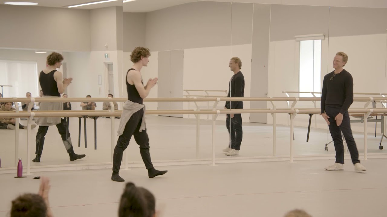 Dancers Surprise Promotions | The Australian Ballet