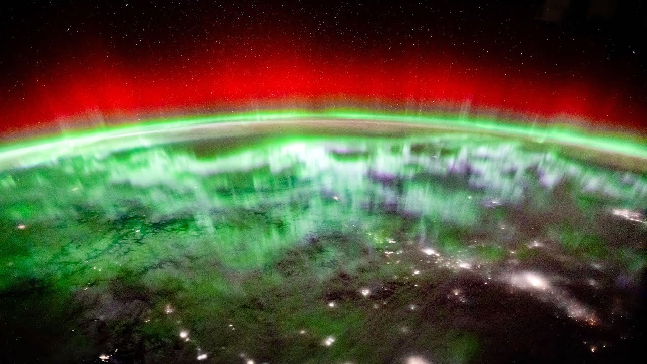 ISS Timelapse - Ethereal Strokes of Light (04 Jan 2025)