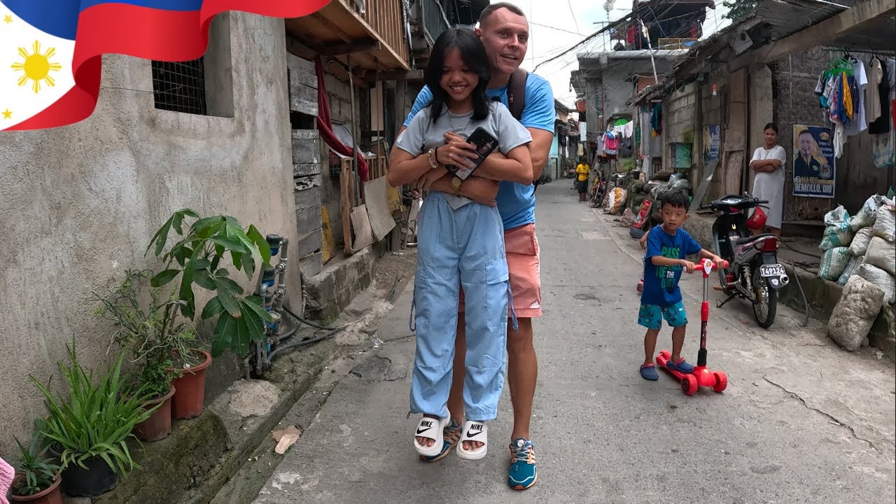 🇵🇭 A Tiny and Friendly Local I Met — So Adorable!