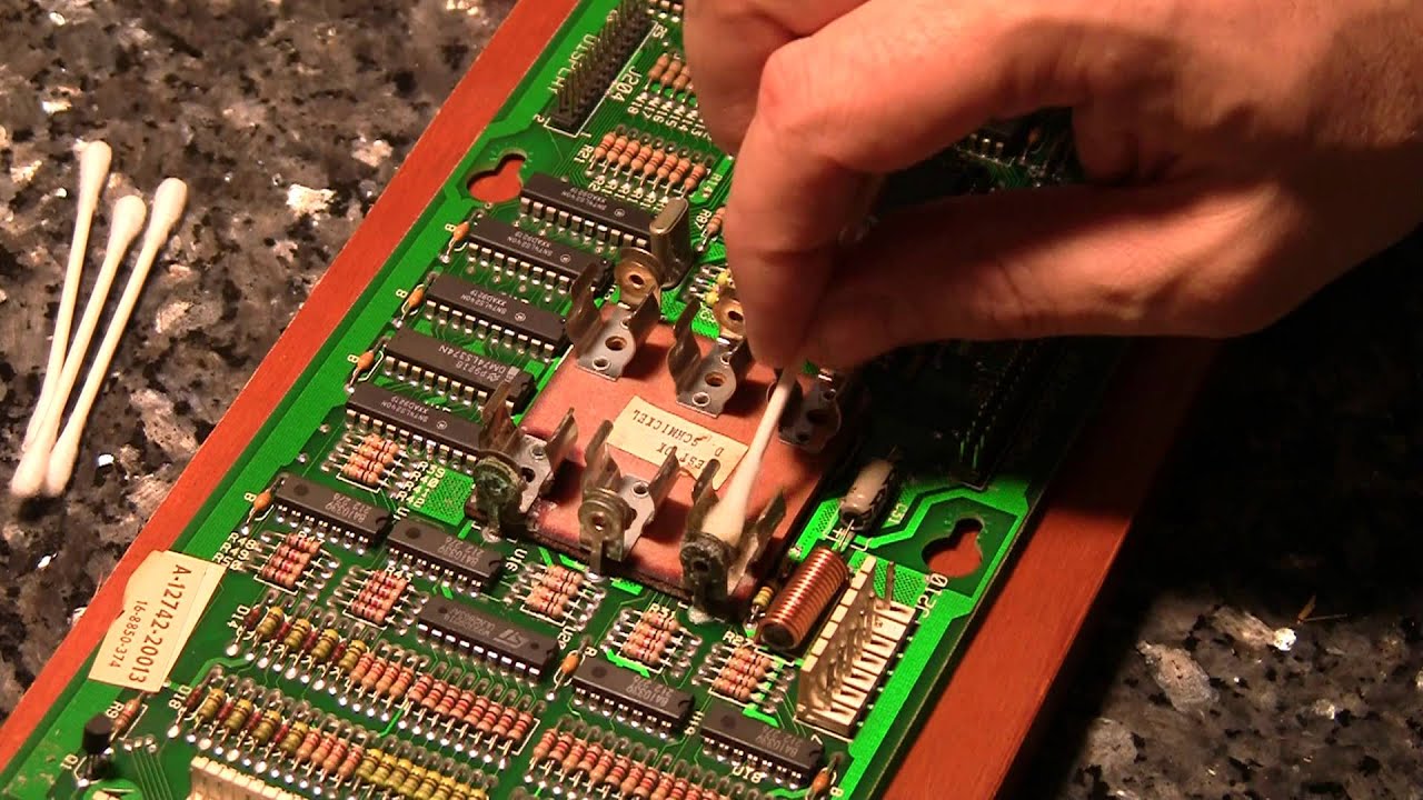 Neutralizing acid on a pinball board with a leaky battery -  Pt 2 - PinballHelp.com