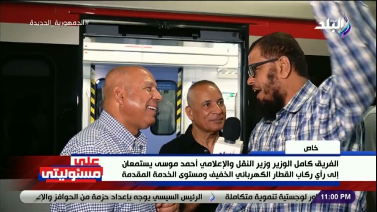 موقف إنساني رائع❤️.. سعودي يطلب من الفريق كامل الوزير أن يقبل رأسه.. والوزير: دانا اللي هبوسك