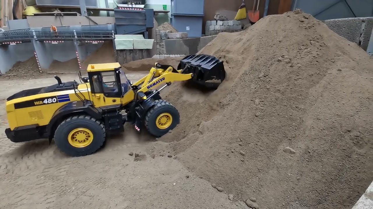 MT Modelstore WA480 on tours