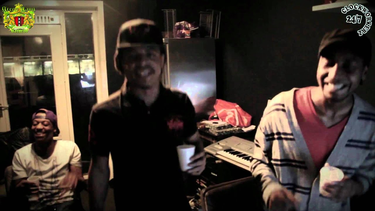Xony & Jonna - Bezig met Something Different @ CLOCKWORKERZ Studio.mp4