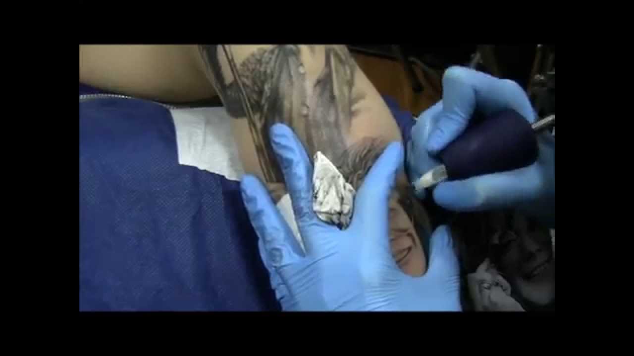 tattoo_процесс нанесения татуировки_портрет Janis Lyn Joplin_мастер Надточий Юлия