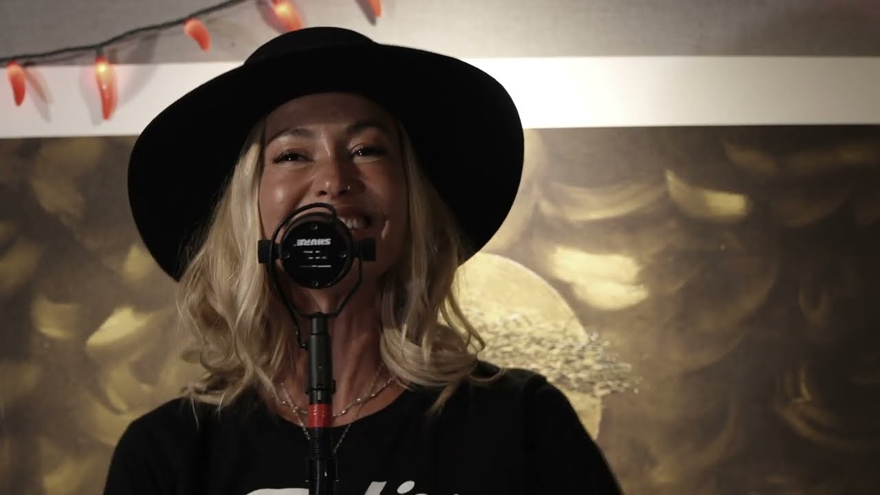 Hits From The Bong - Gretchen Rhodes ft. Tavana, Justin Morris & Tato Melgar ( Cypress Hill )