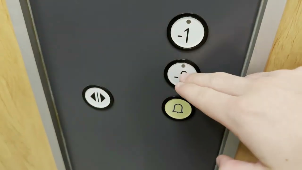 1998 Schindler D-Series elevator @Lyon, France